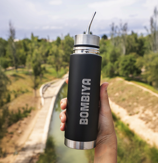 Termo mate Bombiya negro autocebante 500ml.